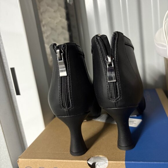 Clarks Womens Kataleyna Sol Black Leather Ankle Boots Size 10 Wide - Picture 4 of 6